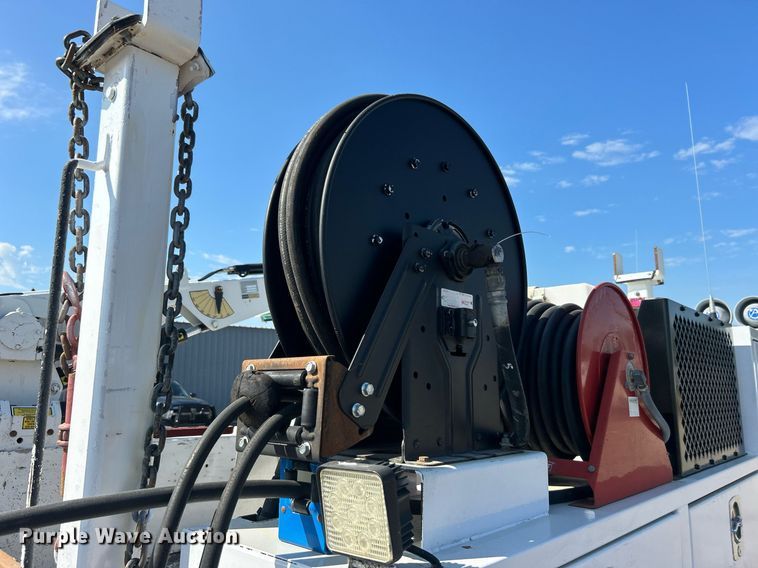 image for item EG1066 2016 Ford F550 Super Duty  Crew cab utility / service truck