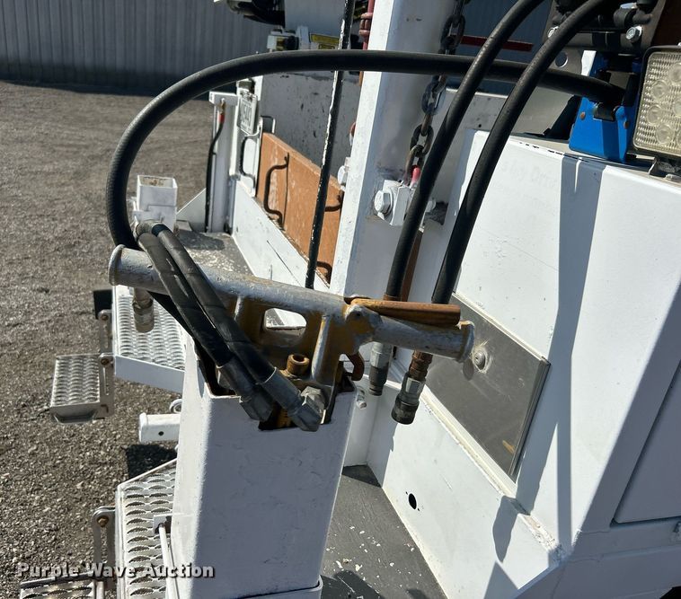 image for item EG1066 2016 Ford F550 Super Duty  Crew cab utility / service truck