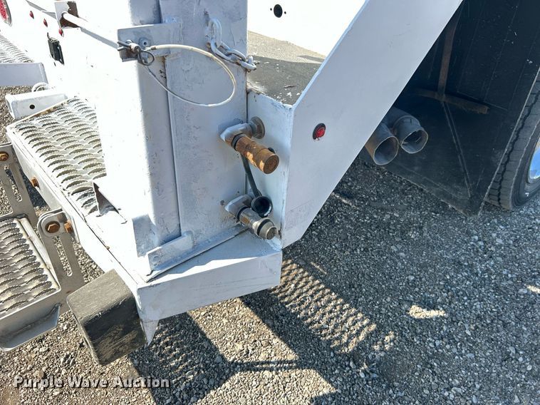 image for item EG1066 2016 Ford F550 Super Duty  Crew cab utility / service truck