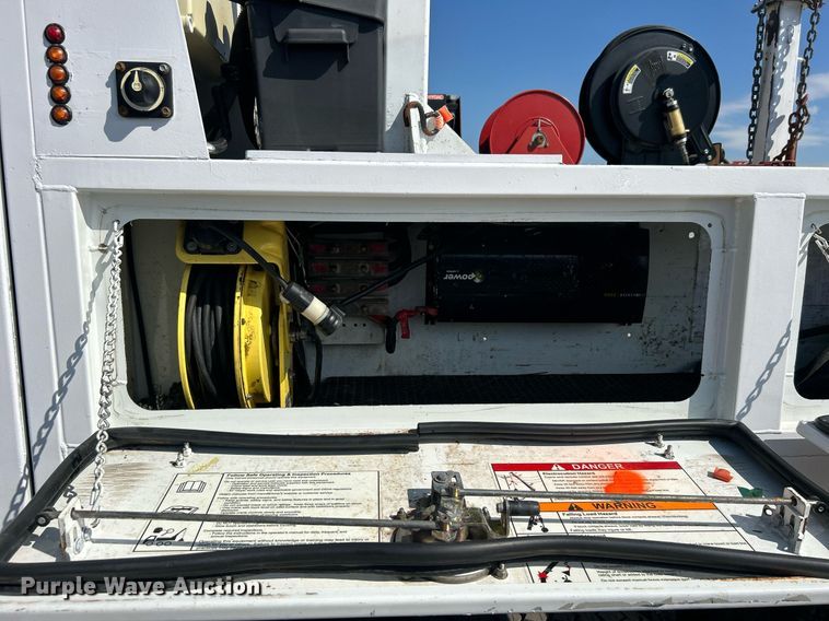 image for item EG1066 2016 Ford F550 Super Duty  Crew cab utility / service truck