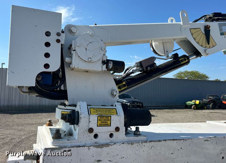 image for item EG1066 2016 Ford F550 Super Duty  Crew cab utility / service truck