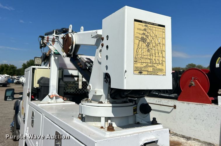 image for item EG1066 2016 Ford F550 Super Duty  Crew cab utility / service truck