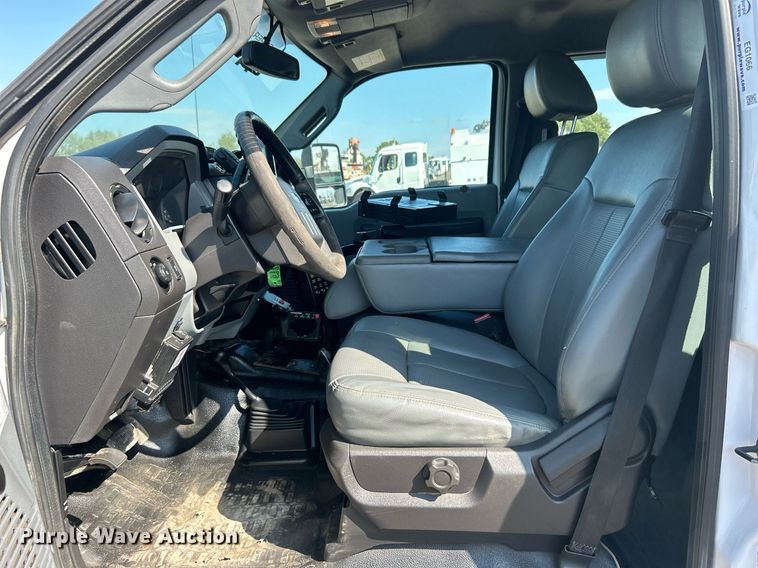 image for item EG1066 2016 Ford F550 Super Duty  Crew cab utility / service truck