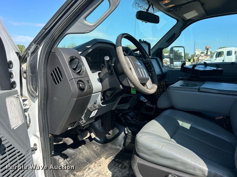 image for item EG1066 2016 Ford F550 Super Duty  Crew cab utility / service truck