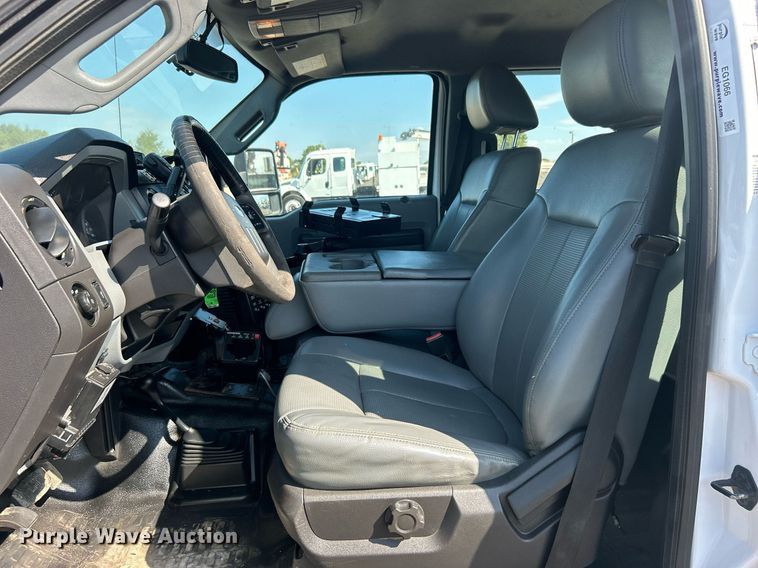 image for item EG1066 2016 Ford F550 Super Duty  Crew cab utility / service truck