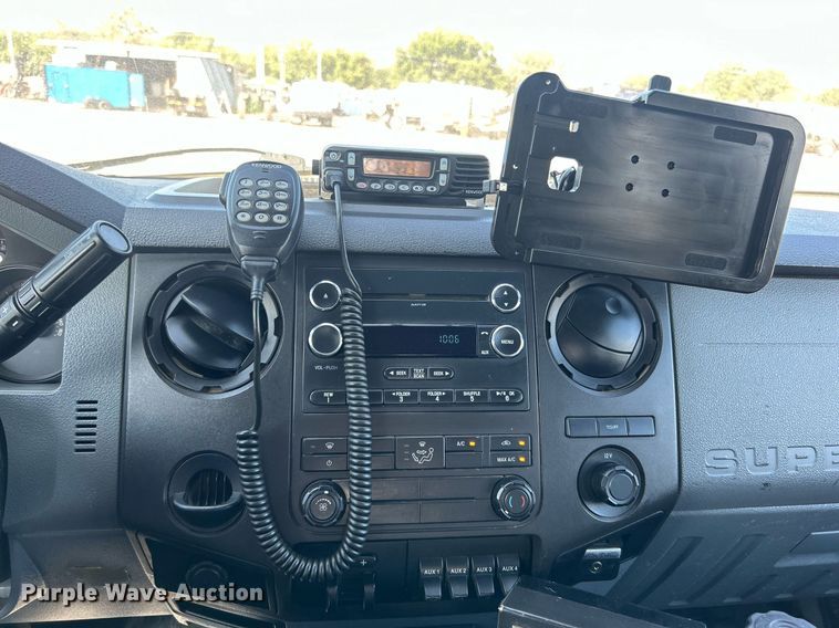 image for item EG1066 2016 Ford F550 Super Duty  Crew cab utility / service truck