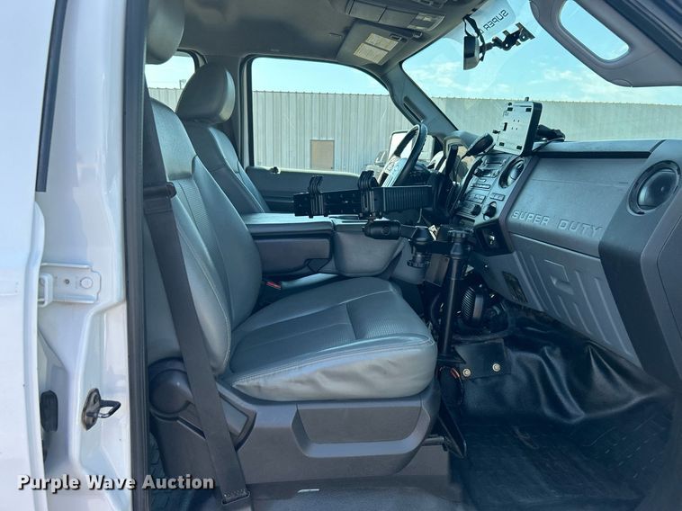 image for item EG1066 2016 Ford F550 Super Duty  Crew cab utility / service truck