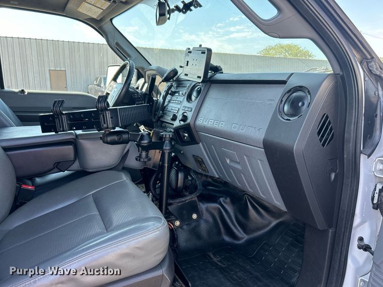 image for item EG1066 2016 Ford F550 Super Duty  Crew cab utility / service truck