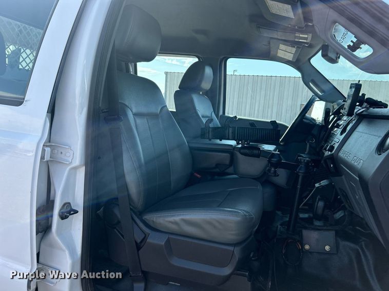 image for item EG1066 2016 Ford F550 Super Duty  Crew cab utility / service truck