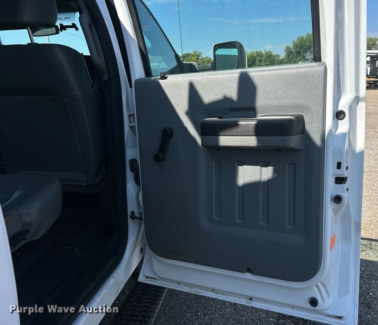 image for item EG1066 2016 Ford F550 Super Duty  Crew cab utility / service truck