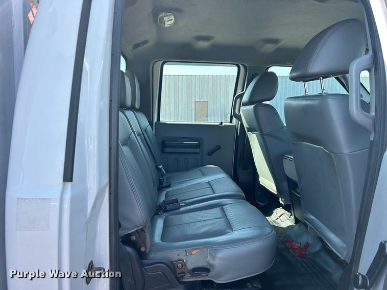 image for item EG1066 2016 Ford F550 Super Duty  Crew cab utility / service truck