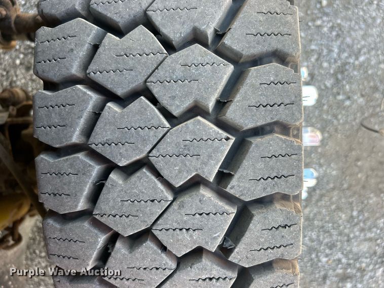 image for item EG1066 2016 Ford F550 Super Duty  Crew cab utility / service truck