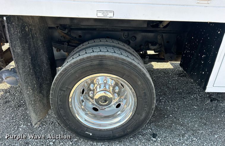 image for item EG1066 2016 Ford F550 Super Duty  Crew cab utility / service truck