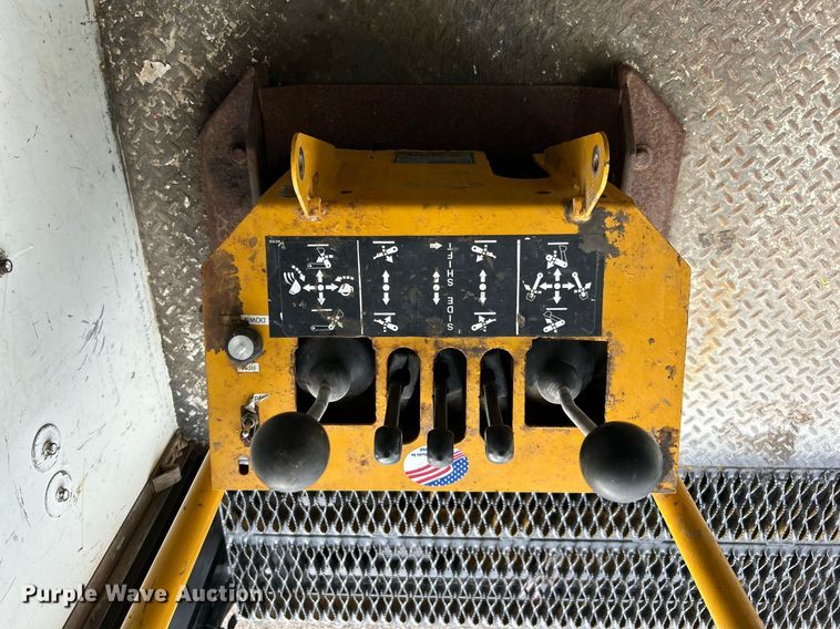 image for item EG1083 2012 International DuraStar 4300 utility / service truck