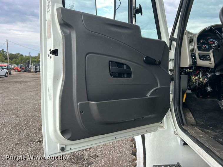 image for item EG1083 2012 International DuraStar 4300 utility / service truck