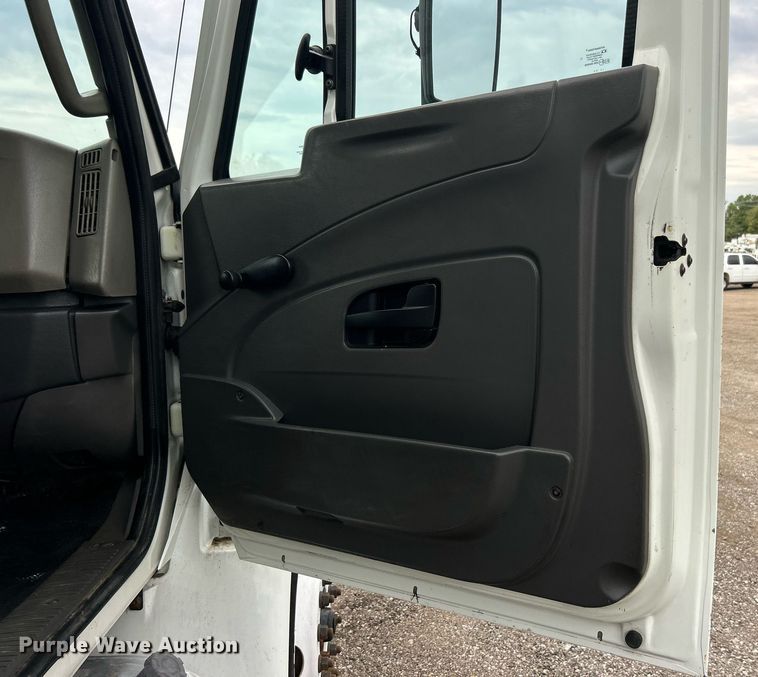 image for item EG1083 2012 International DuraStar 4300 utility / service truck