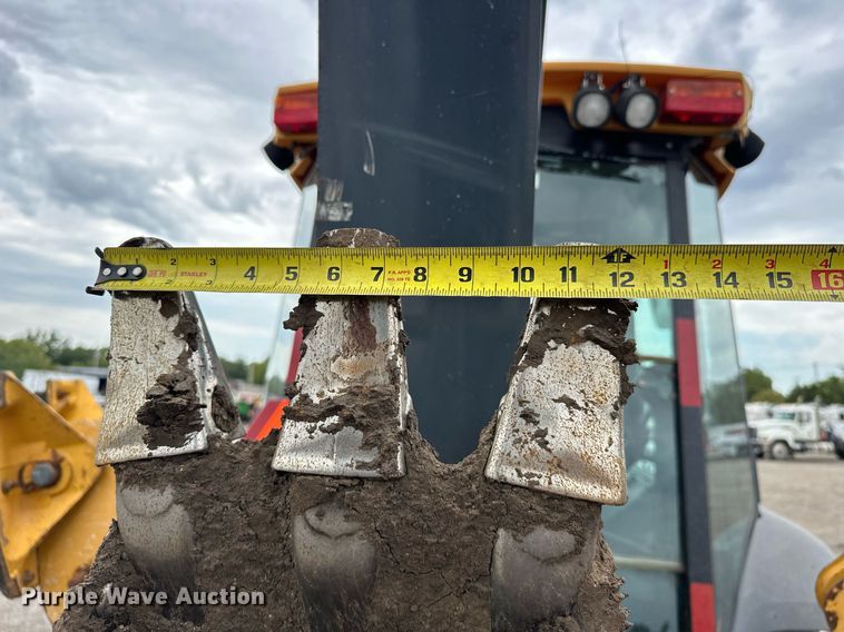 image for item EG1084 2014 John Deere  310SK backhoe