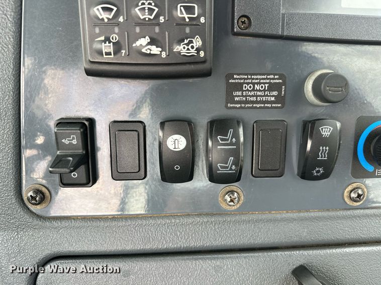 image for item EG1084 2014 John Deere  310SK backhoe