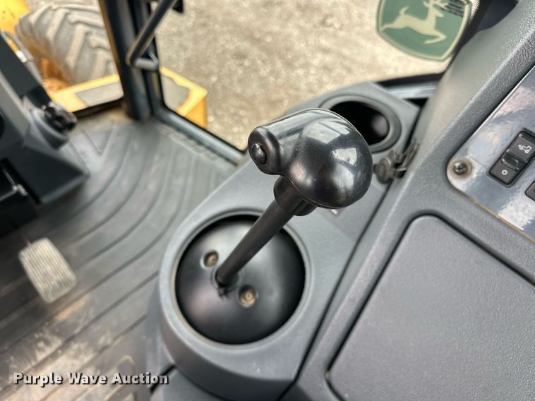 image for item EG1084 2014 John Deere  310SK backhoe