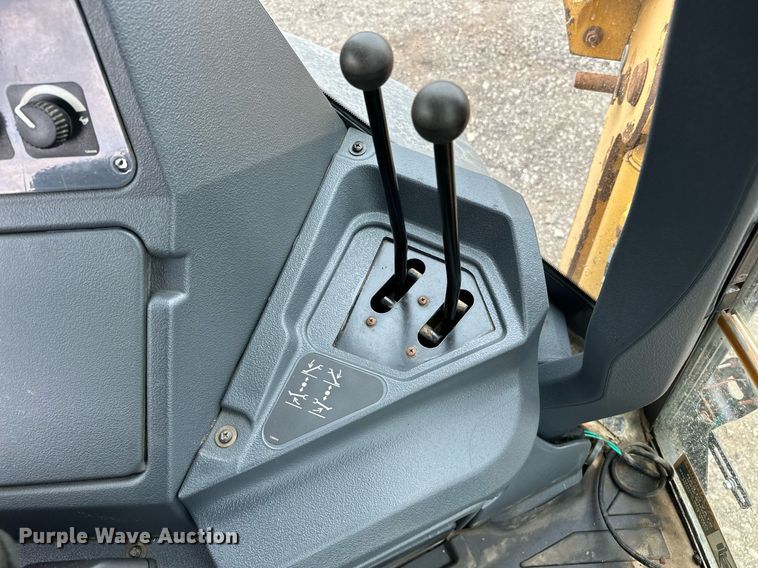 image for item EG1084 2014 John Deere  310SK backhoe