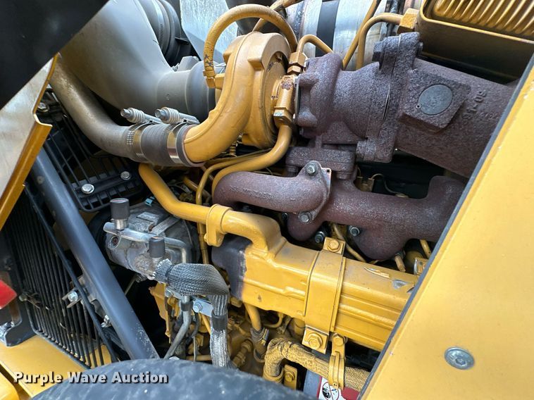 image for item EG1084 2014 John Deere  310SK backhoe