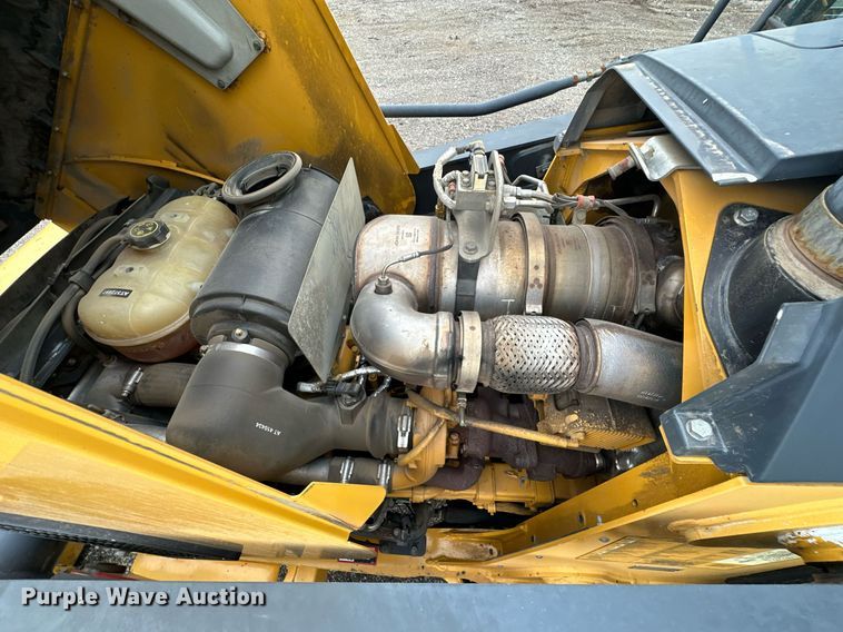 image for item EG1084 2014 John Deere  310SK backhoe