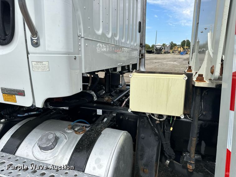 image for item EG1086 2012 Freightliner  Business Class M2 crane truck