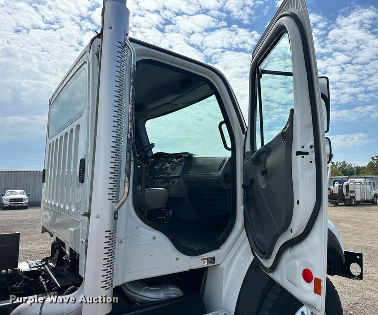 image for item EG1086 2012 Freightliner  Business Class M2 crane truck