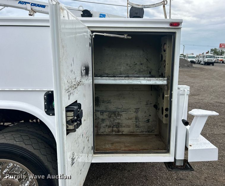 image for item EG1089 2011 Ford F450 Super Duty utility / service truck