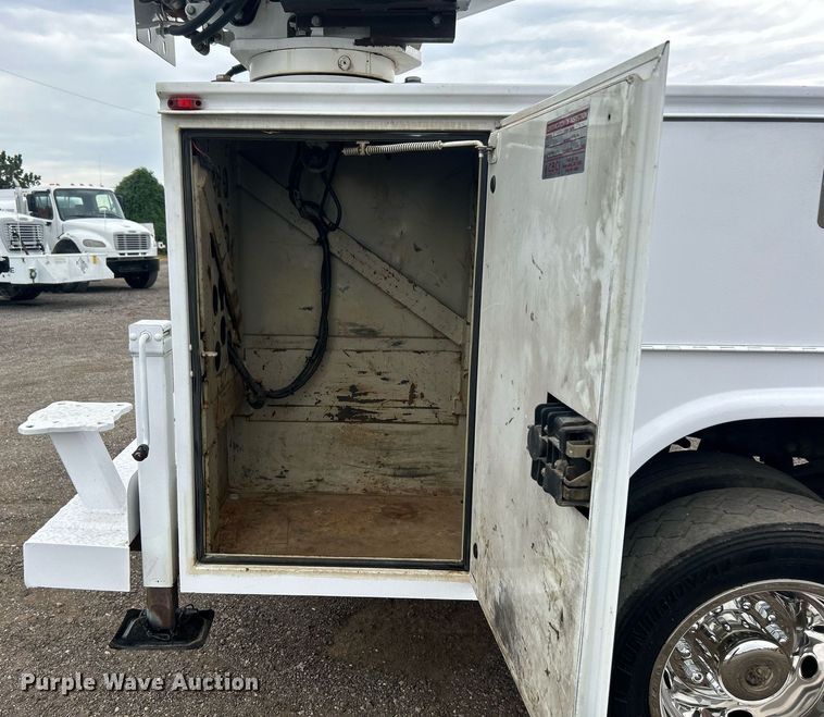 image for item EG1089 2011 Ford F450 Super Duty utility / service truck