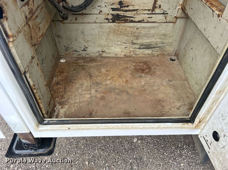 image for item EG1089 2011 Ford F450 Super Duty utility / service truck