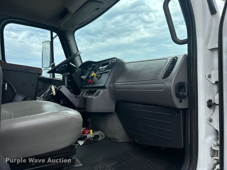 image for item EG1090 2012 Freightliner  Business Class M2 crane truck