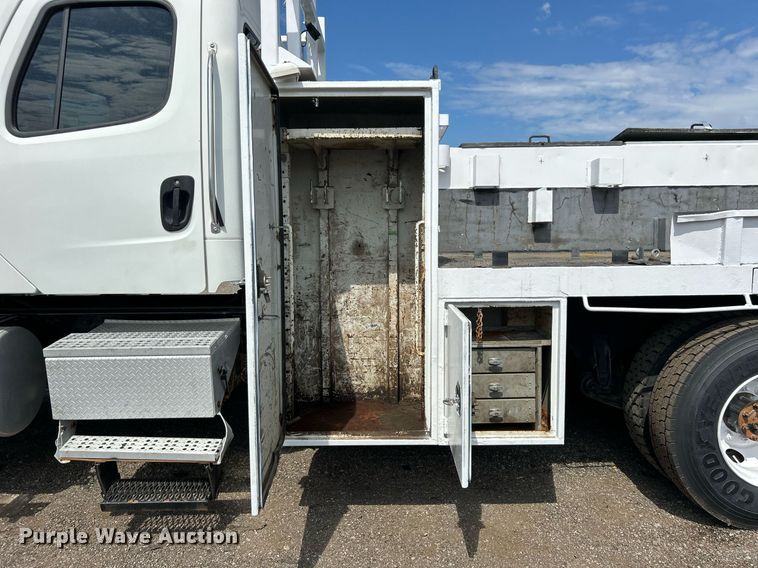 image for item EG1091 2007 Freightliner  Business Class M2 crane truck