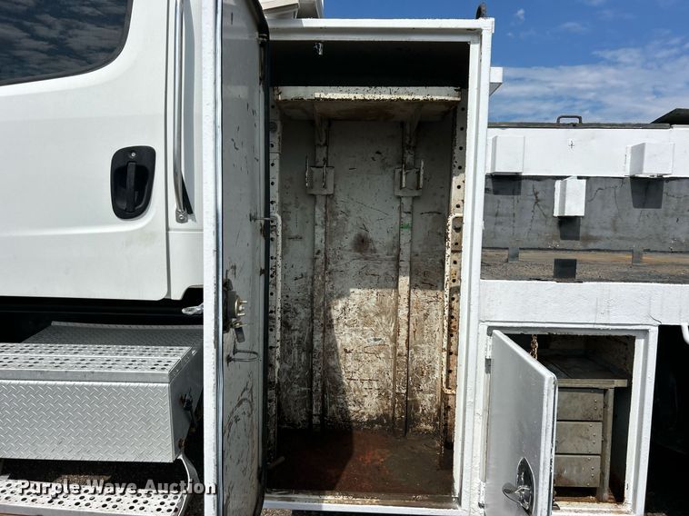 image for item EG1091 2007 Freightliner  Business Class M2 crane truck