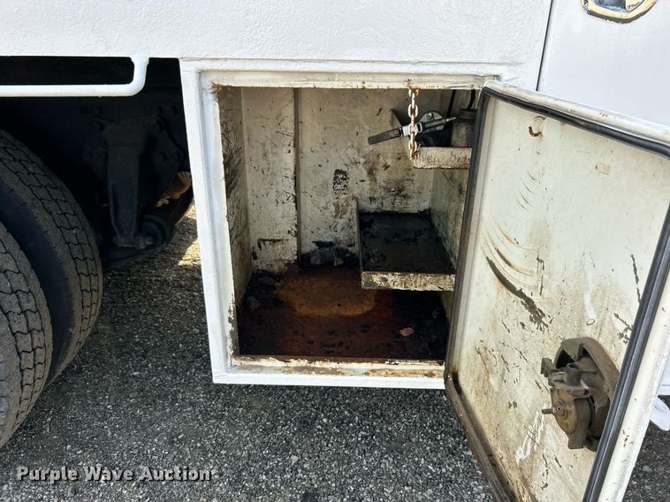 image for item EG1091 2007 Freightliner  Business Class M2 crane truck