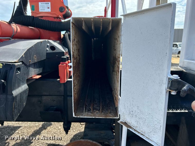 image for item EG1091 2007 Freightliner  Business Class M2 crane truck