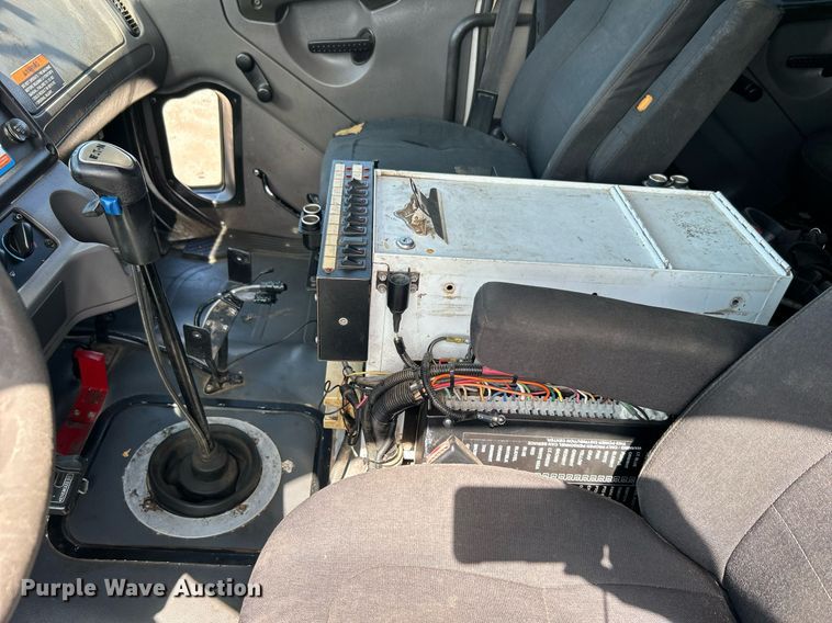 image for item EG1091 2007 Freightliner  Business Class M2 crane truck