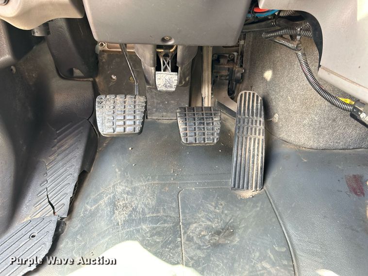 image for item EG1091 2007 Freightliner  Business Class M2 crane truck