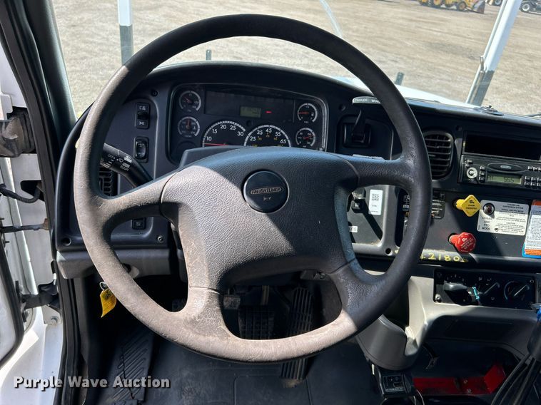 image for item EG1091 2007 Freightliner  Business Class M2 crane truck