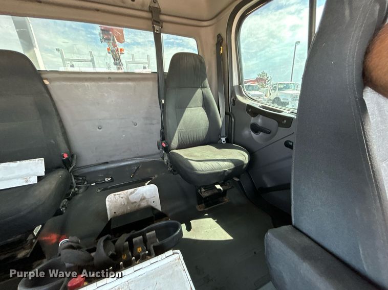 image for item EG1091 2007 Freightliner  Business Class M2 crane truck