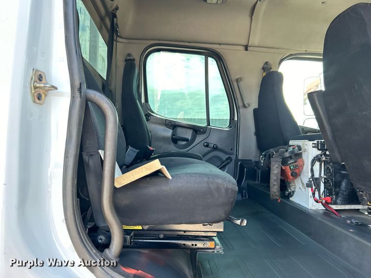 image for item EG1091 2007 Freightliner  Business Class M2 crane truck