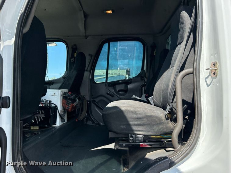 image for item EG1091 2007 Freightliner  Business Class M2 crane truck