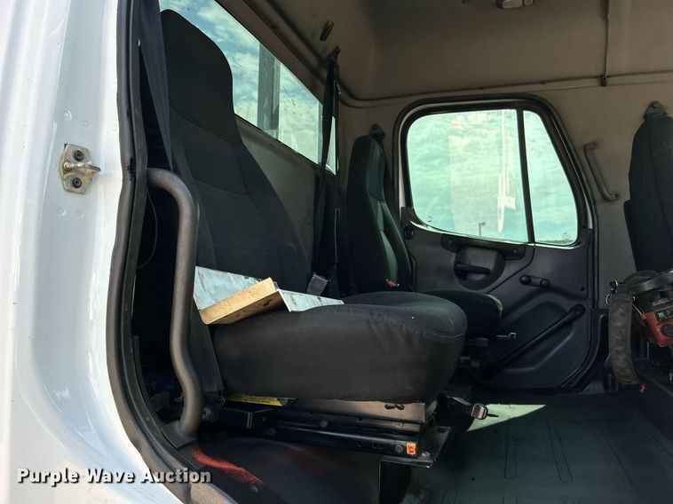 image for item EG1091 2007 Freightliner  Business Class M2 crane truck