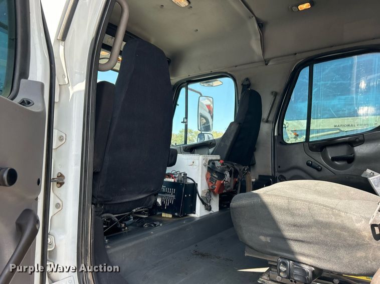 image for item EG1091 2007 Freightliner  Business Class M2 crane truck