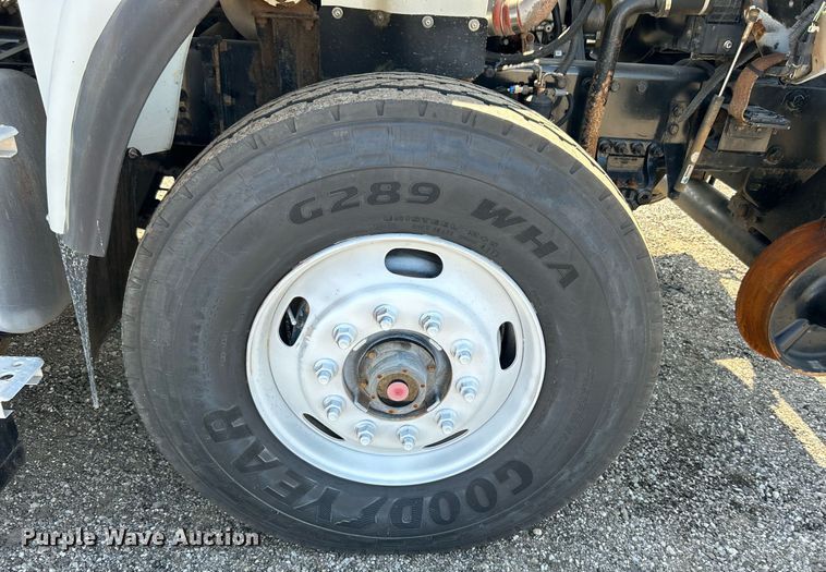 image for item EG1091 2007 Freightliner  Business Class M2 crane truck