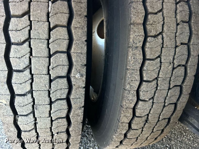 image for item EG1091 2007 Freightliner  Business Class M2 crane truck