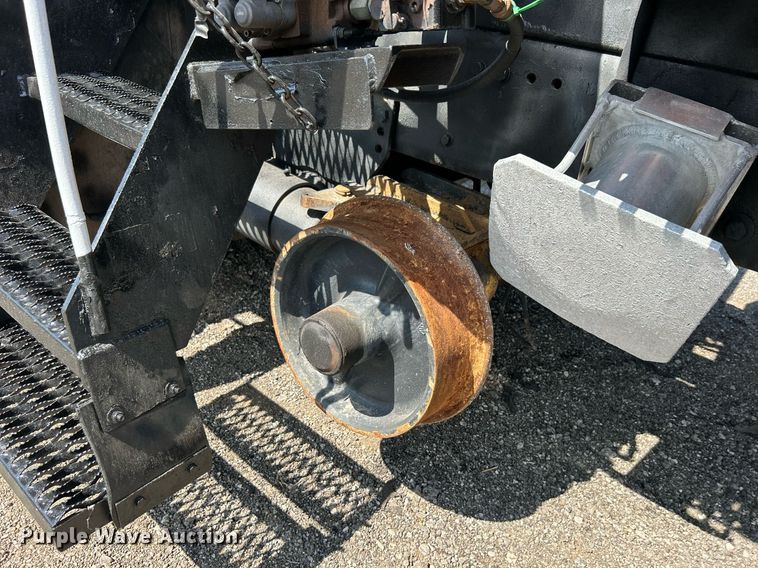 image for item EG1091 2007 Freightliner  Business Class M2 crane truck