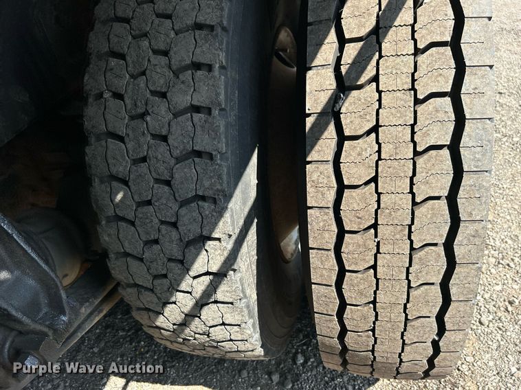 image for item EG1091 2007 Freightliner  Business Class M2 crane truck