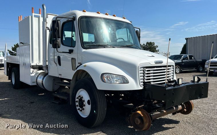 image for item EG1092 2007 Freightliner  Business Class M2 crane truck