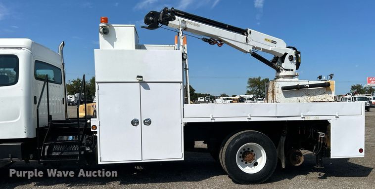 image for item EG1092 2007 Freightliner  Business Class M2 crane truck